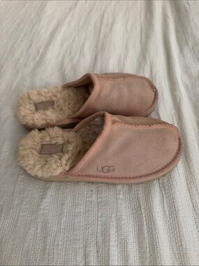 UGG Kids Blush Suede Shearling Slip-On Slippers size 2